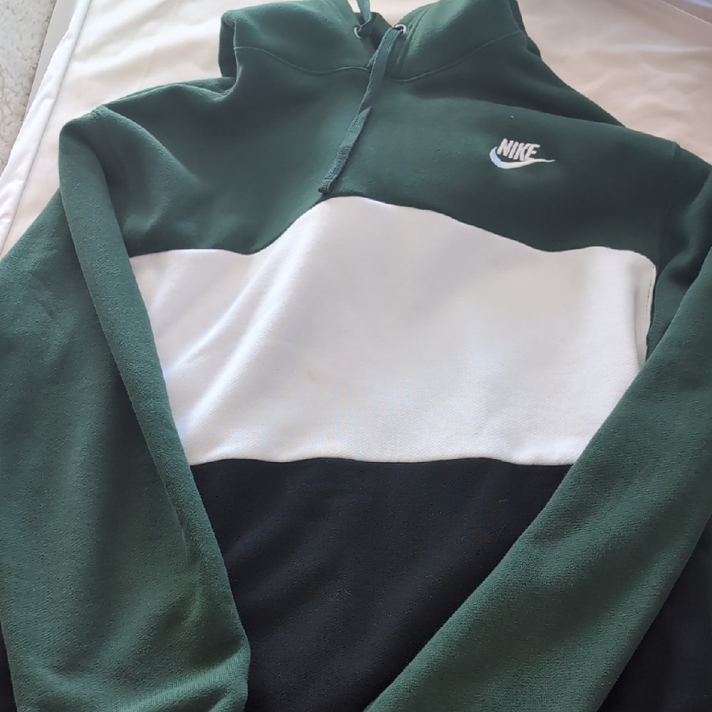 Nike Men's Hoodie in Green, White, and Black